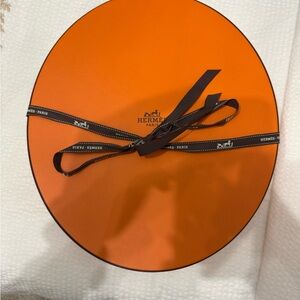 Hermes orange hat box White Round Gift Box with Orange Trim